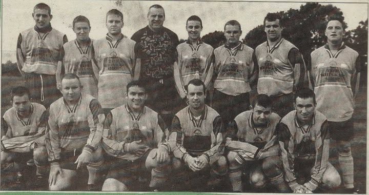 Crettyard United squad with medals in The Whiskey Shop kit