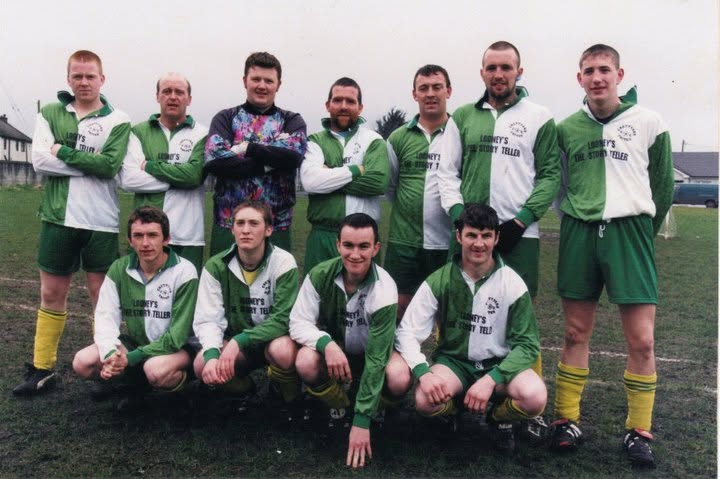 Crettyard United squad in green and white Looney's kit